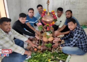 आ.मंगेश चव्हाण यांना मंत्रीपद मिळण्यासाठी महादेवाला दुग्धाअभिषेक