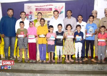 गरजु विद्यार्थ्यांना मिळाले शैक्षणिक साहित्य