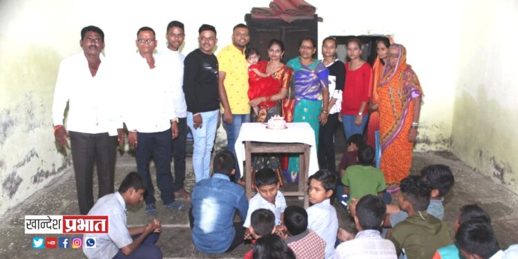 लष्करातील जवानाने आपल्या मुलीचा वाढदिवस केला अनोख्या पद्धतीने साजरा