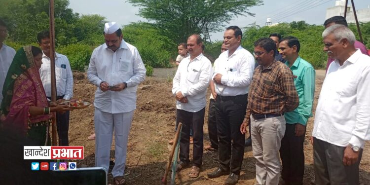 आ.अनिल पाटील यांच्या हस्ते महादेव मंदिराचे भूमिपूजन