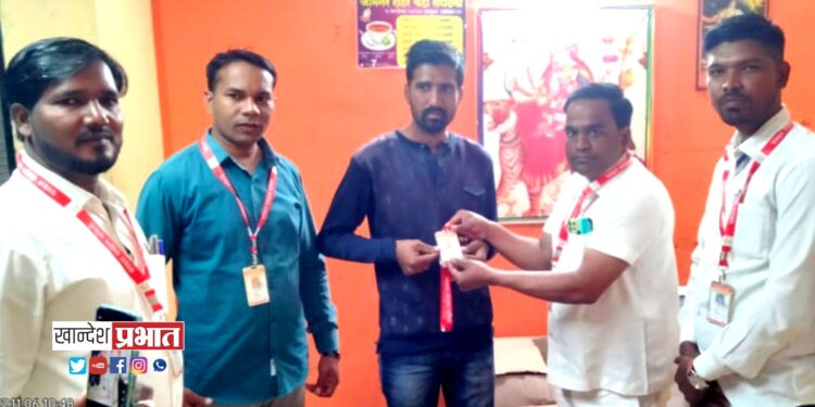 पत्रकार संरक्षण समितीच्यावतीने पत्रकारांचा सन्मान