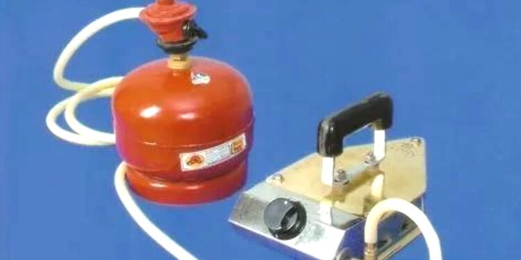 मराठी प्रतिष्ठानच्या स्वयंनिर्भर योजनेअंतर्गत महिलांसाठी विनामूल्य कपडे ईस्त्री प्रशिक्षण