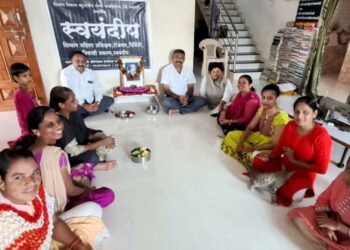 हेलेन केलर यांच्या प्रतिमेचे पूजन करून दिव्यांग दिन साजरा