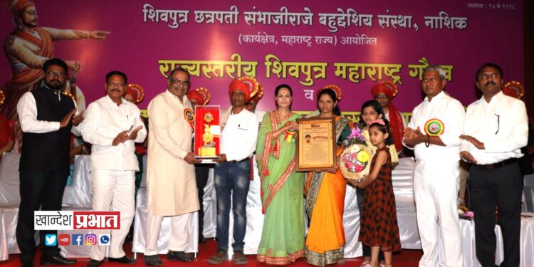 शिवपुत्र महाराष्ट्र गौरव पुरस्काराने योगेश पाटील सन्मानित