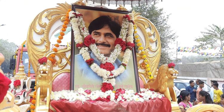 केंद्रीय मंत्री गोपीनाथराव मुंडे यांच्या जयंतीनिमित्त शहरातून निघाली रॅली