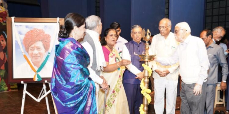 अनुभूतीच्या विद्यार्थ्यांना परिस्थितीचे भान देणारे शिक्षण.. – डॉ. भालचंद्र नेमाडे