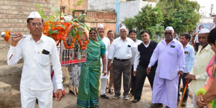 वृक्षदिंडीद्वारे अनुभवला वाकोदकरांनी भूमिपुत्राचा जन्मसोहळा