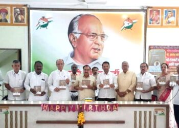 राष्ट्रवादी अध्यक्ष खा. शरद पवार यांचा जळगावात वाढदिवस साजरा