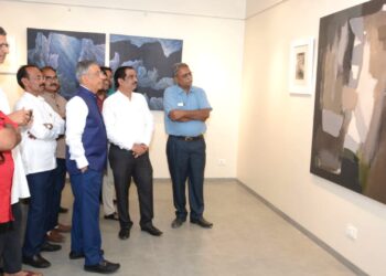 ‘चार भिंती’ चित्र प्रदर्शन हे प्रबोधनात्मक.. – अशोक जैन