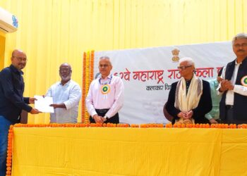 विजय जैन यांच्या “प्लास्टिक प्रदूषण” विषयावरील पोस्टर ला राज्य शासनाचा पुरस्कार !