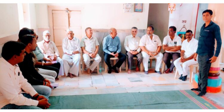 लाडवंजारी समाज बांधवांची राज्य मागासवर्ग आयोगाच्या सदस्यांनी घेतली भेट