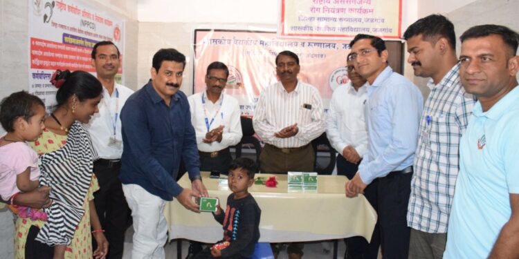 श्रवणदोष टाळण्यासाठी मोबाईल फोनचा वापर ठेवा मर्यादित.. – अधिष्ठाता डॉ. गिरीश ठाकूर