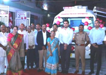 रेडक्रॉस मेडिकल व्हॅनचे जिल्हाधिकारी अमन मित्तल यांच्या हस्ते उदघाटन