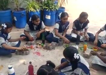 संत ज्ञानेश्वर विद्यालयात नैसर्गिक रंग बनविण्याचे विद्यार्थ्यांना प्रशिक्षण