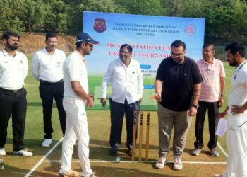 कॅडन्स क्रिकेट क्लब संघाने पहिल्या डावाच्या आधारावर सामना जिंकला