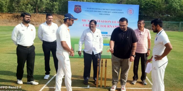 कॅडन्स क्रिकेट क्लब संघाने पहिल्या डावाच्या आधारावर सामना जिंकला