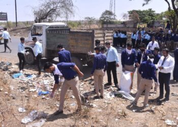 गांधी रिसर्च फाउंडेशन व जी.एच.रायसोनी महाविद्यालयातर्फे स्वच्छता मोहीम