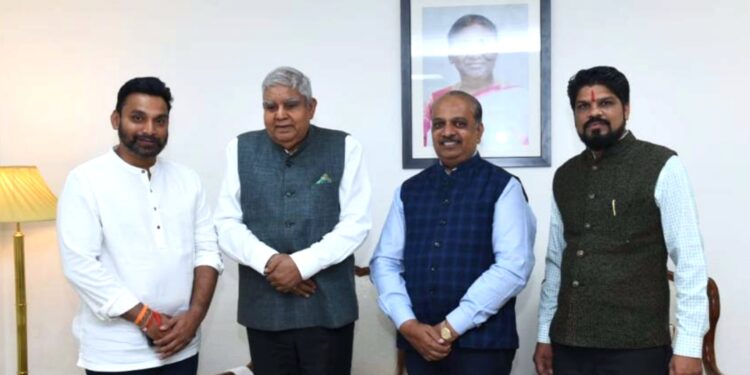 महाराष्ट्र चेंबरचे अध्यक्ष ललित गांधी यांनी घेतली उपराष्ट्रपतींची भेट