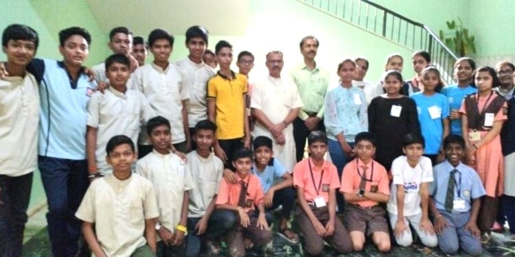 विज्ञान आपल्या आसपासच, त्याचे निरीक्षण करा – जन्मजेय नेमाडे