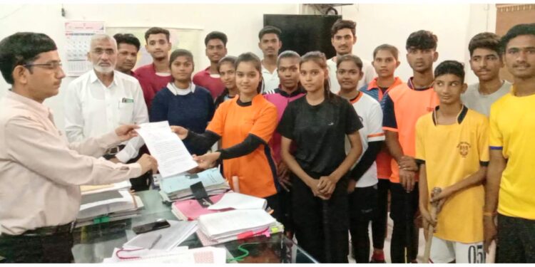 भारतीय महिला पहिलवानसाठी महिला व पुरुष खेळाडूंचे प्रशासनाला साकडे