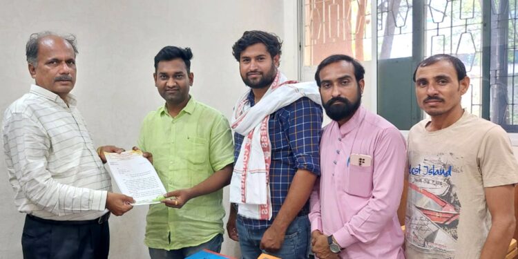 युवक काँग्रेसचे जिल्हा उद्योग केंद्राच्या व्यवस्थापकांना निवेदन
