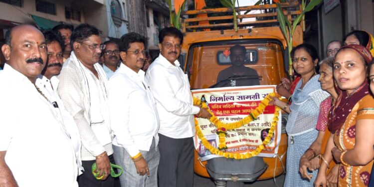 निर्माल्य आता घंटागाडीत नव्हे तर निर्माल्य संकलन वाहनात द्या