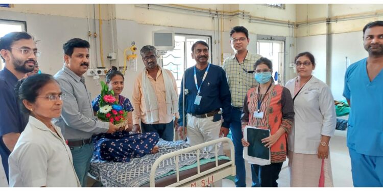 महिलेच्या पोटातून काढला साडेसात किलोचा गोळा !