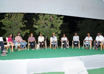 उच्च तंत्रज्ञानामुळेच शाश्वत शेतीचा मार्ग; शेतकऱ्यांशी फालीच्या विद्यार्थ्यांचा सुसंवाद