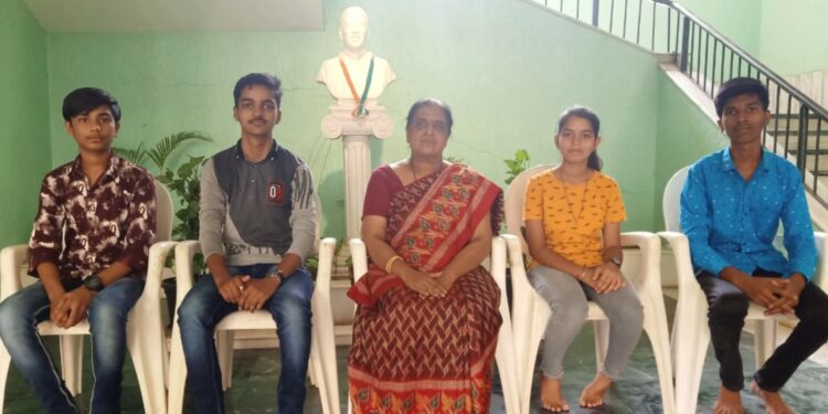 अनुभूती इंग्लिश मिडीअम स्कूलचे १०० टक्के विद्यार्थी फर्स्ट क्लासमध्ये पास