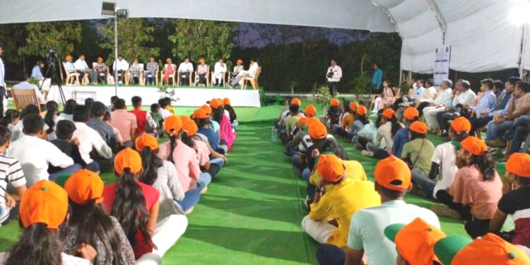 ‘फार्मर ते फॉर्च्युनर’ प्रेरणादायी प्रवास..! शेतकऱ्यांनी उलगडला कृषिविकासाचा पट