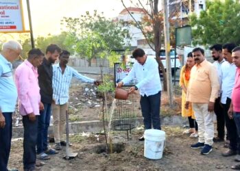 पर्यावरणाचा समतोल राखण्यासाठी वृक्षारोपण महत्त्वाचे.. आ.सुरेश भोळे