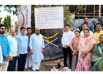 आदर्श नगर प्रभाग १४ मधील रस्त्याचे नशीब खुलले !