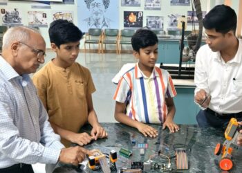 अनुभूती निवासी स्कूलमध्ये आर्टिफिशीयल इंटेलिजन्स अॅण्ड रोबोटिक विषय