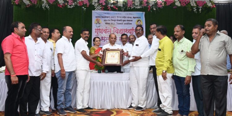 वंजारी युवा संघटनेतर्फे गुणवंत विद्यार्थ्यांचा सत्कार समारंभ उत्साहात