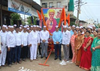 संत सावता माळी यांच्या पुण्यतिथीनिमित्त दिंडीत समाज बांधवांचा उत्स्फूर्त सहभाग