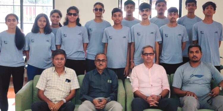 बॅडमिंटन असोसिएशनचा संघ ठाण्याला रवाना