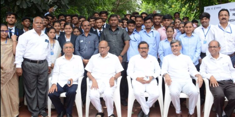 वाकोदला कृषीचे पदवी महाविद्यालय सुरू करण्याचा शरद पवार यांचा अशोक जैन यांना सल्ला