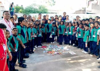 विद्यार्थ्यांनी बनवली पर्यावरण पूरक सीड राखी