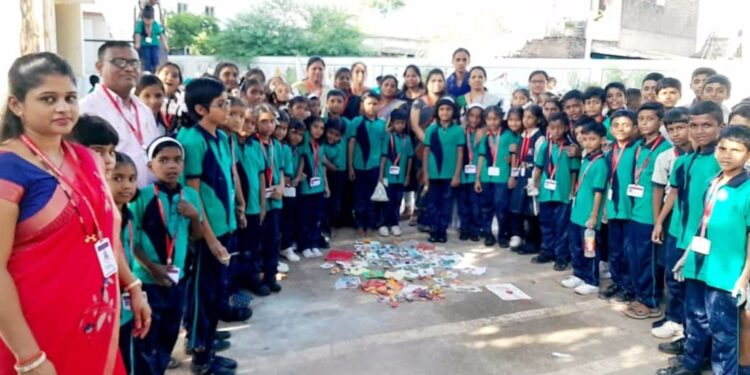 विद्यार्थ्यांनी बनवली पर्यावरण पूरक सीड राखी