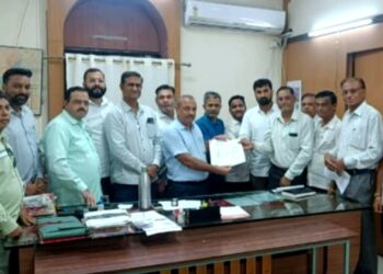 शिंपी समाज हितवर्धक संस्था व अखिल भारतीय क्षत्रिय नामदेव महासंघातर्फे जिल्हाधिकाऱ्यांना निवेदन