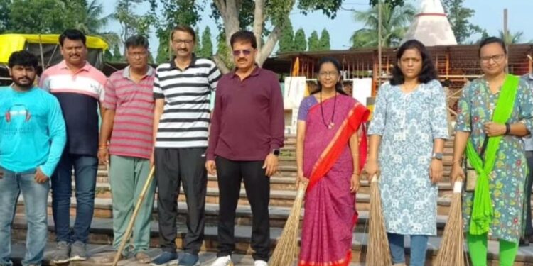 भाजपातर्फे ‘सेवा पखवड़’ अभियानांतर्गत ‘गणेश घाट’ येथे स्वच्छता मोहीम