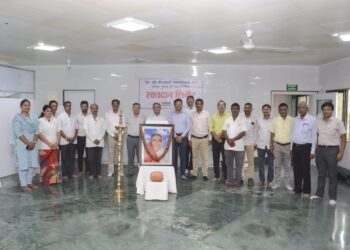 स्व. कांताई जैन यांच्या १८ व्या स्मृतिदिनी ५१६ सहकाऱ्यांनी केले रक्तदान