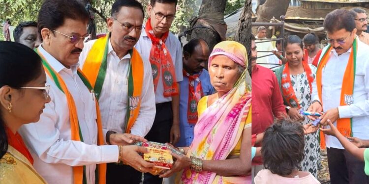 दिवाळीनिमित्त शहरातील गरीब व वंचित वस्तीत फराळ वाटप