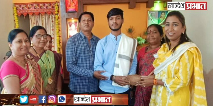 अग्निविर कल्पेश सपकाळे याची नेव्ही मध्ये निवड झाल्याबद्दल डॉ. केतकी पाटील यांनी केला सत्कार