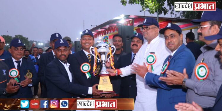 बंदोबस्तात व्यस्त असलेला पोलीस मैदानावर मजबूत.. – पालकमंत्री गुलाबराव पाटील