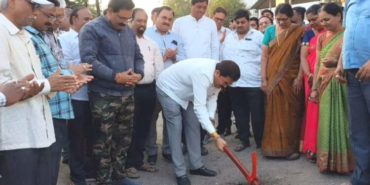 जळगाव शहरात विविध विकासकामांचे भूमिपूजन