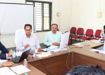 तळागाळातील लोकांसाठी योजनांची प्रभावी अंमलबजावणी करा.. – जिल्हाधिकारी