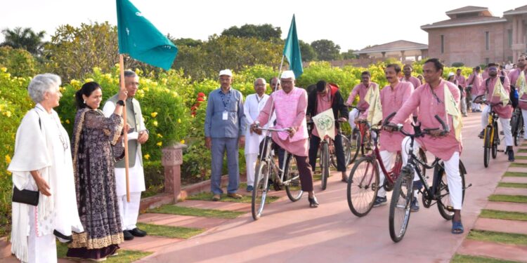 महात्मा गांधीजींप्रमाणे स्वयंशिस्त, सत्य व प्रामाणिकपणा अंगिकारा – इति पाण्डेय