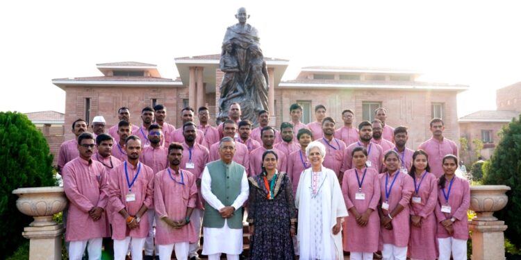 जैन इरिगेशनच्या सर्व आस्थापनांमधील सहकाऱ्यांकडून महात्मा गांधीजींना श्रद्धांजली