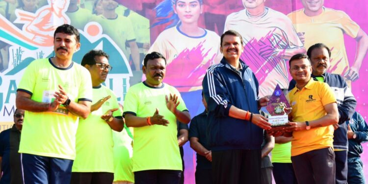 सचिन घुगे यांचा उपमुख्यमंत्री देवेंद्र फडणवीस यांच्या हस्ते विशेष सत्कार